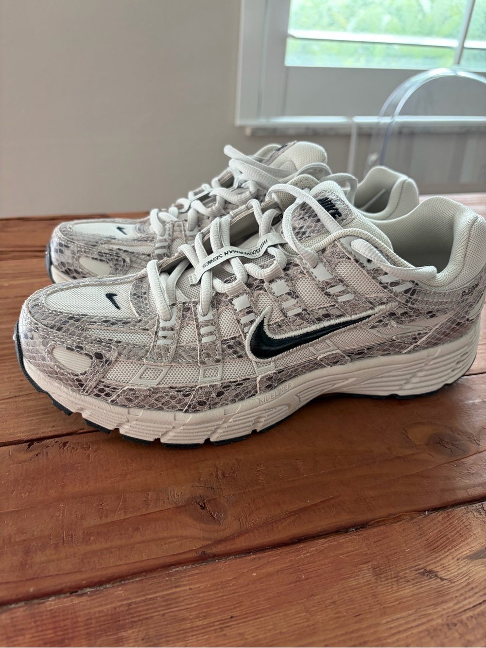 NIKE P-6000 SE SNEAKER SNAKESKIN VIBE SZ 9